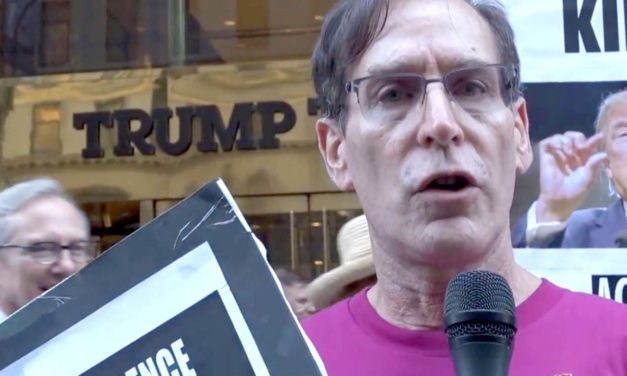 ACT UP Nueva York A Trump y La Extrema Derecha Republicana: No en Nuestro Nombre!
